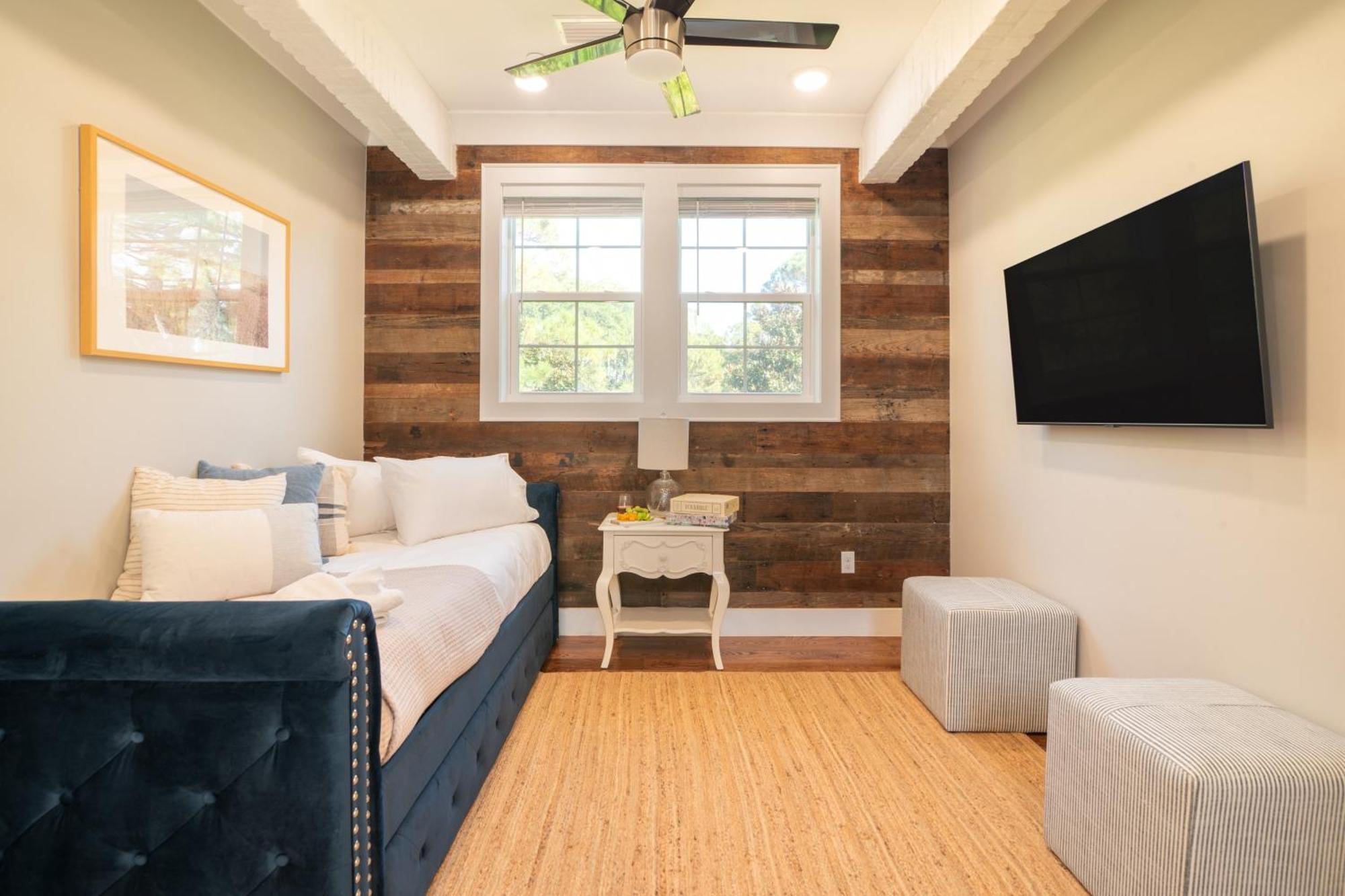 דסטין Edgewater By Avantstay Gorgeous Character Lakefront Home W Private Dock מראה חיצוני תמונה